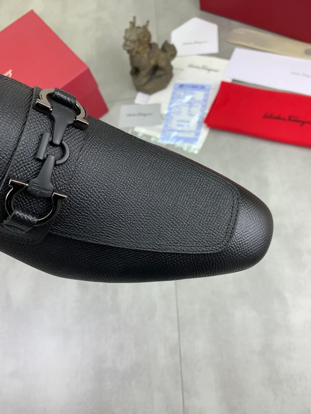 Men's men's shoes 💰P600💰[New model] High quality water-dyed cowhide 🆘[Salvatore Ferragamo] Ferragamo's latest casual business leather shoes for men! Listed simultaneously! The fabric is made of specially imported original calfskin, and the interior is made of imported water-dyed cowhide. It is absolutely luxurious and leads the fashion trend. High-end rubber outsole, size: 38-44 (45 and 46 can be customized) 5️⃣ colors available